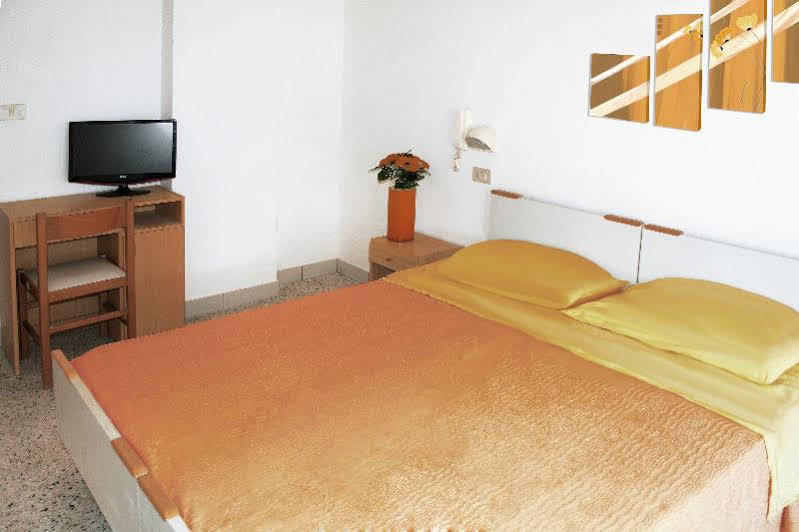 Hotel Lagomaggio Rimini Kültér fotó
